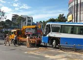Người bán vé số bị kẻ trộm xe kéo lê hơn 30 m trên đường ảnh 5 Gò Vấp: Xe đưa rước nhân viên tông văng dải phân cách