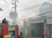 Giám đốc bị giang hồ vây đánh hội đồng trước cửa công ty ảnh 6 Cháy nhà vắng chủ, dân phá cửa cứu được 2 xe máy