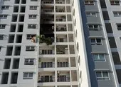 Cháy chung cư ở quận Tân Phú, 2 phụ nữ rơi lầu 10 tử vong