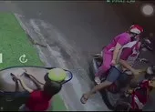 Bé gái một tuần tuổi bị bỏ lại trước cửa phòng trọ ảnh 1 Dẫn trẻ em đi trộm ví rồi trả lại
