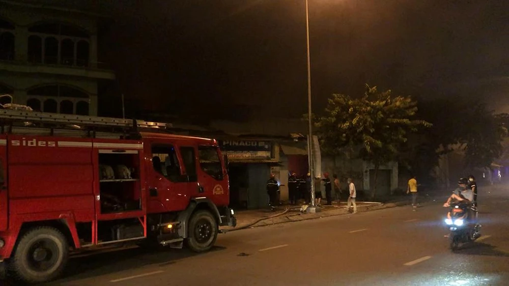 Cảnh sát PCCC nhanh chóng có mặt khống chế. Ảnh: HT