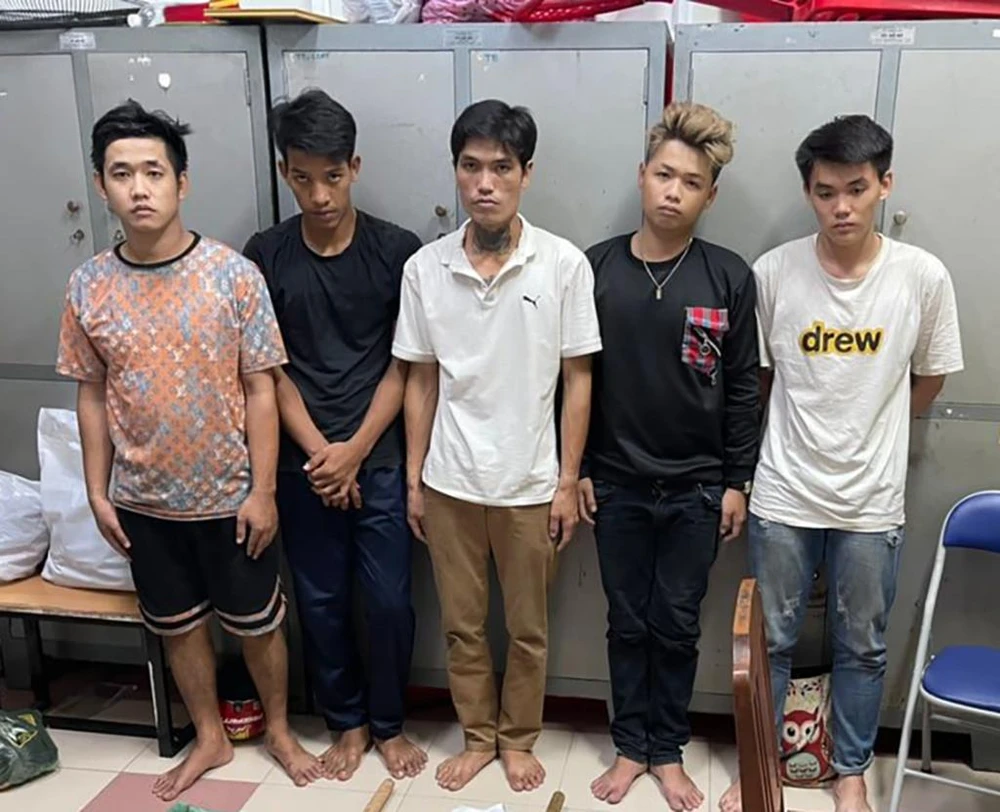 Nhóm nghi phạm tại cơ quan điều tra. Ảnh: CA