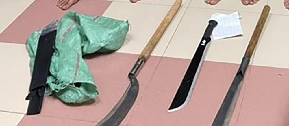 Hung khí bị công an thu giữ. Ảnh: CA