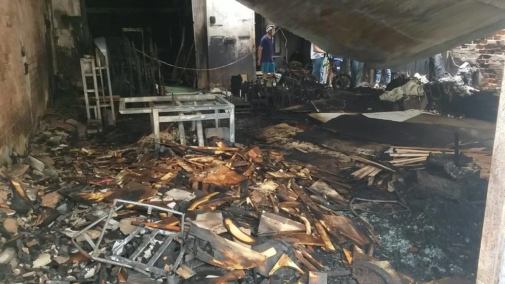 Nhiều tài sản bên trong căn nhà bị thiêu rụi. Ảnh: HT