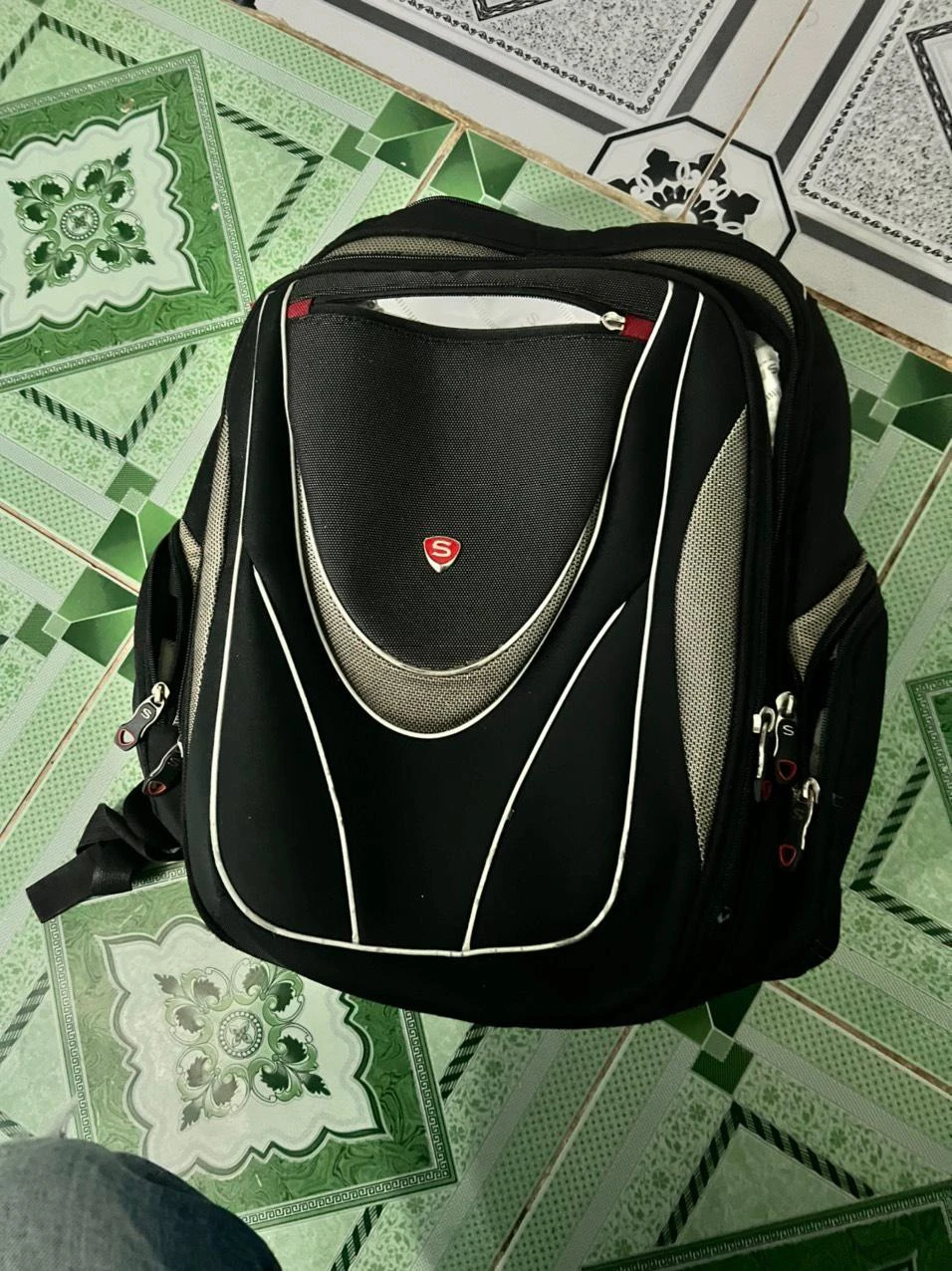 Công an thu hồi tang vật trong vụ việc. Ảnh: CA