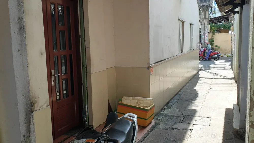 Hiện trường vụ án mạng là căn nhà trong hẻm đường Bùi Thế Mỹ, quận Tân Bình. Ảnh: NT