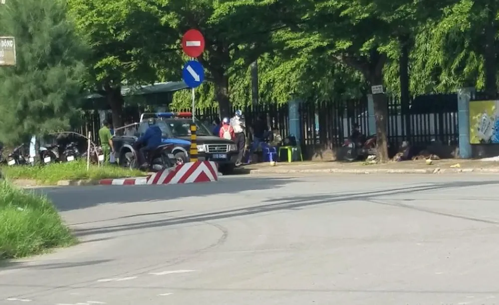 Công an có mặt khám nghiệm hiện trường, điều tra làm rõ. Ảnh: HT Công an có mặt khám nghiệm hiện trường, điều tra làm rõ. Ảnh: HT