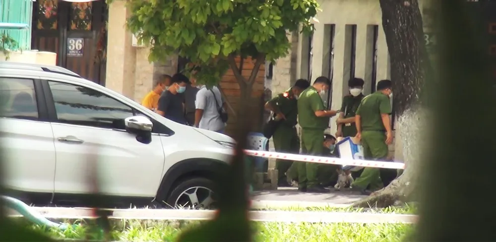 Công an khám nghiệm hiện trường, điều tra nguyên nhân vụ việc. Ảnh: HT