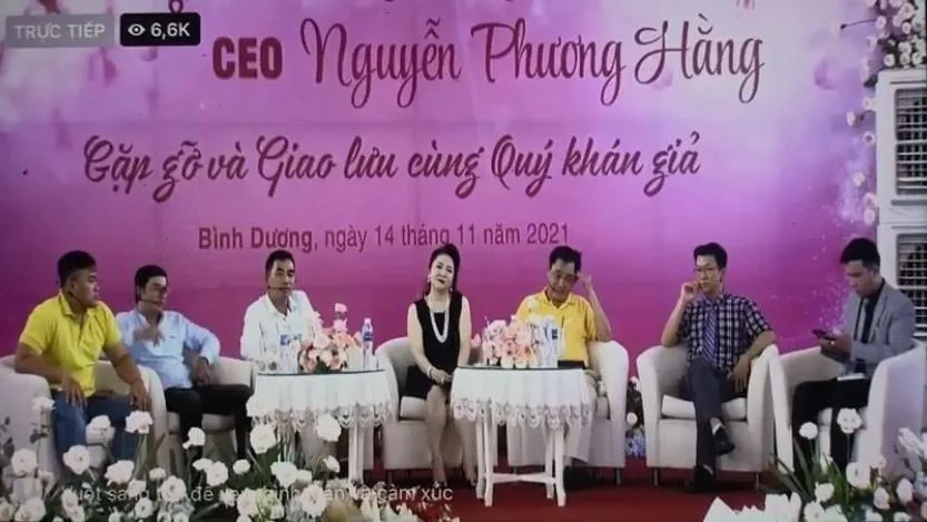 Trước đó, các buổi livestream của bà Phương Hằng thu hút nhiều khách mời có kiến thức pháp luật. Ảnh chụp màn hình Trước đó, các buổi livestream của bà Phương Hằng thu hút nhiều khách mời có kiến thức pháp luật. Ảnh chụp màn hình
