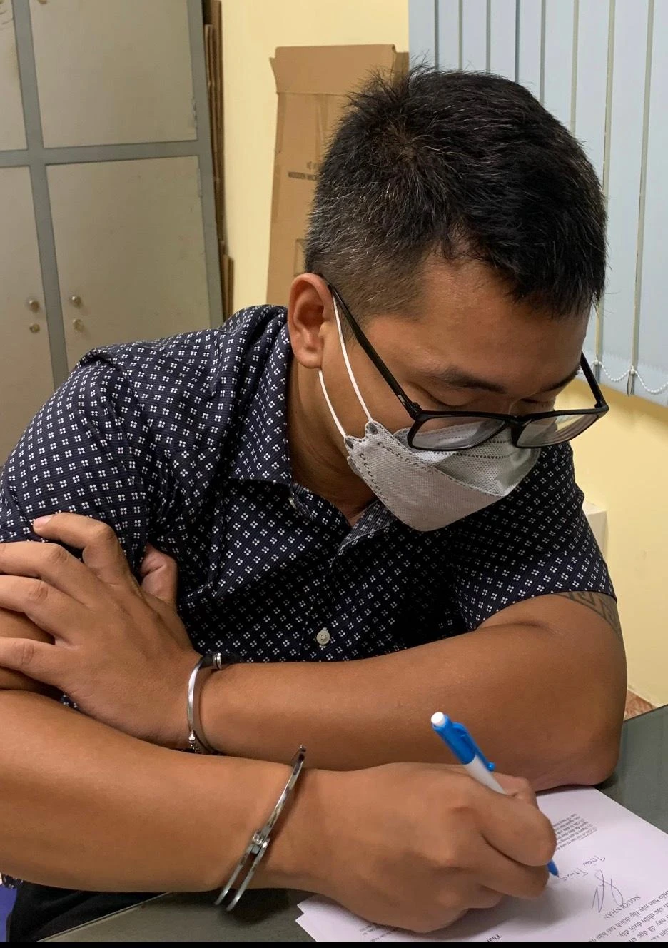 Hiếu tại cơ quan điều tra. Ảnh: CA Hiếu tại cơ quan điều tra. Ảnh: CA