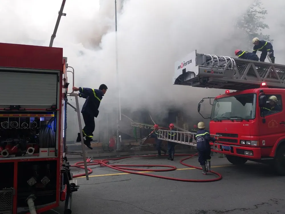 Đám cháy không gây thiệt hại về người nhưng khiến nhiều tài sản bị thiêu rụi. Ảnh: PC07