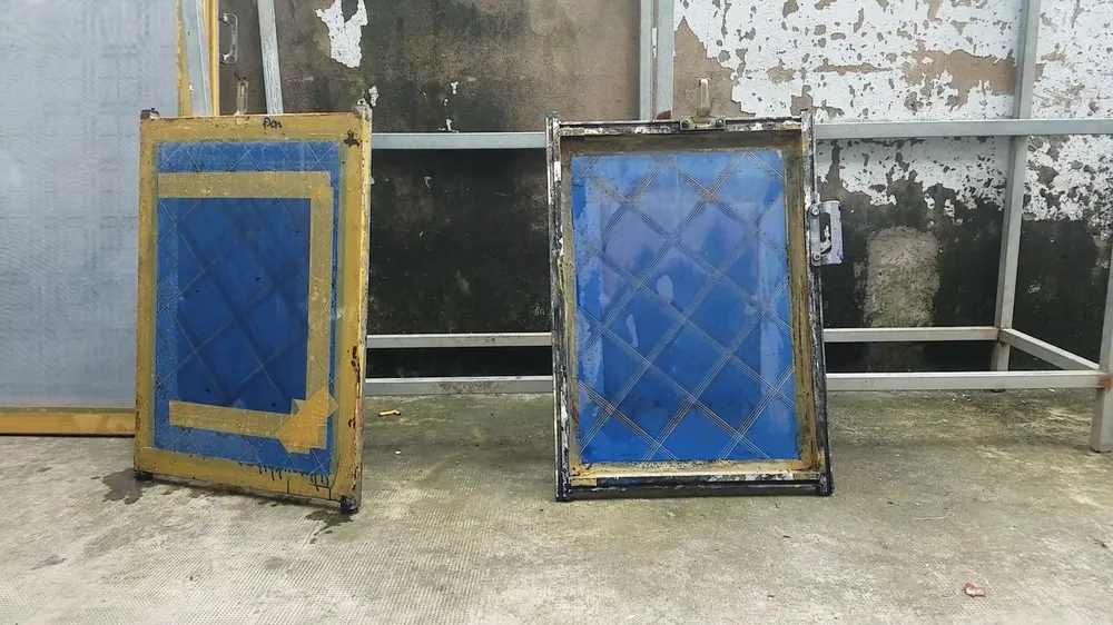 Các khung in bị lấy đi trị giá hàng chục triệu đồng. Ảnh: HT