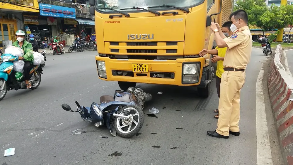 Đến khoảng 9 giờ, hiện trường đã được lực lượng chức năng giải quyết. Ảnh: HT Đến khoảng 9 giờ, hiện trường đã được lực lượng chức năng giải quyết. Ảnh: HT