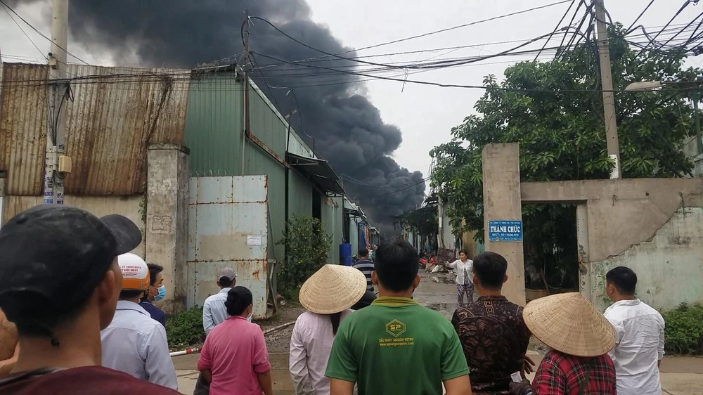 Hỏa hoạn khiến người dân khu vực gặp một phen náo loạn. Ảnh: HT