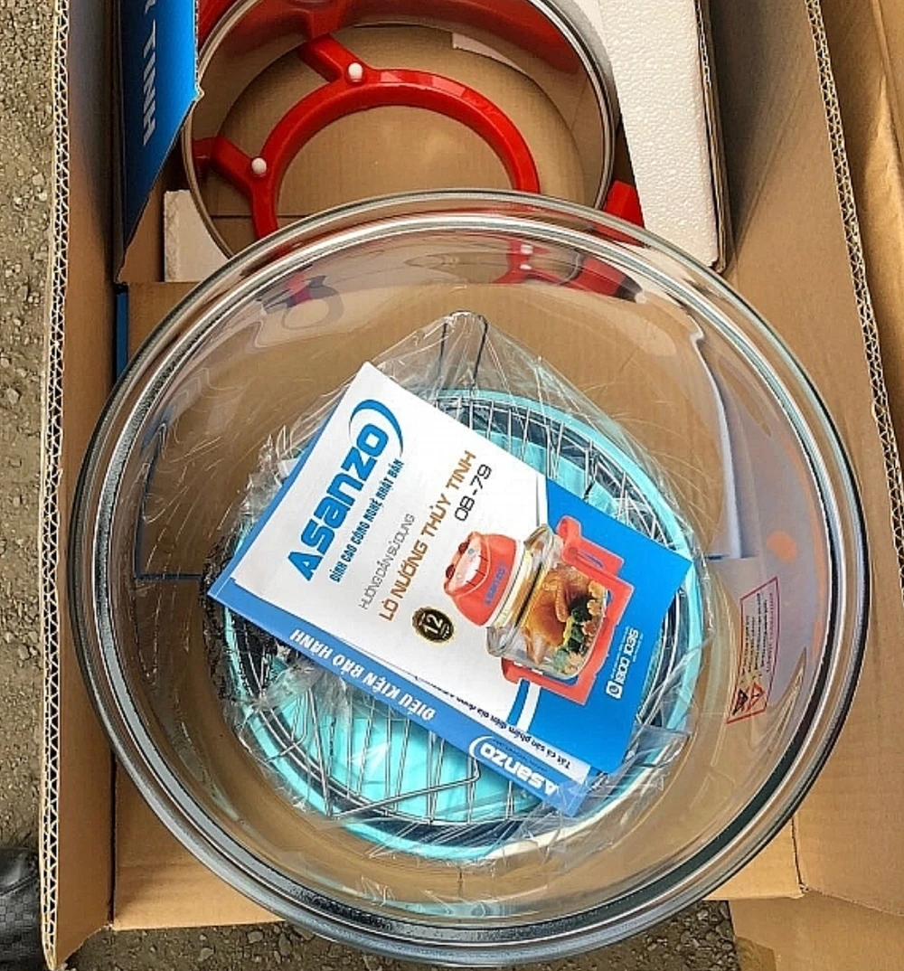 Số lượng lớn lò nướng được tháo rời ra thành từng bộ phận. Ảnh: CA