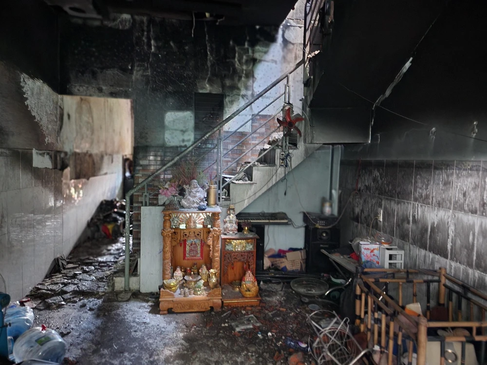 Bên trong căn nhà cháy khiến hai anh em ruột tử vong. Ảnh: HT