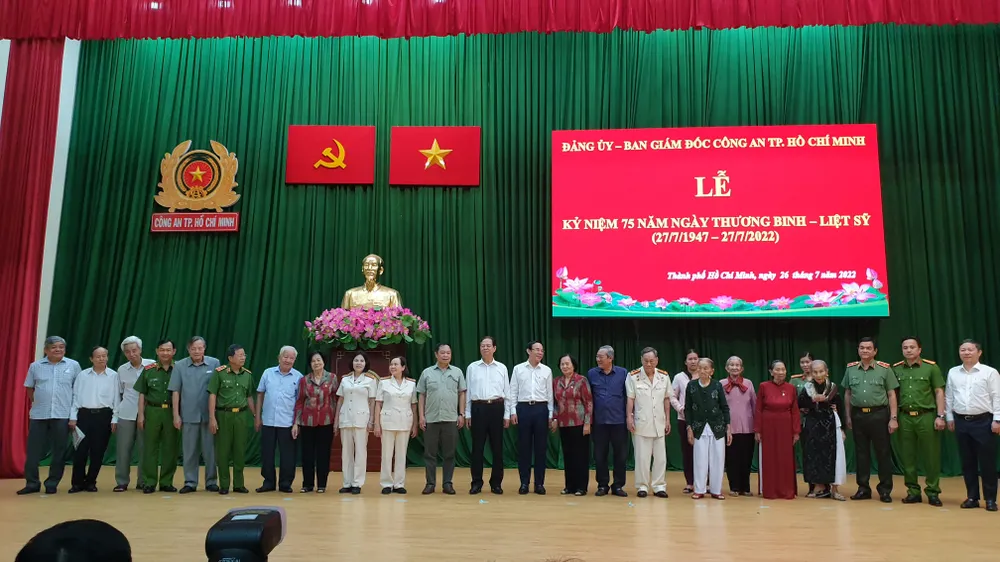 Công an TP.HCM tổ chức lễ kỷ niệm 75 ngày Thương binh Liệt sỹ với sự tham gia của các Thương binh, thân nhân Liệt sỹ, người có công với cách mạng trong công an TP. Ảnh: NT