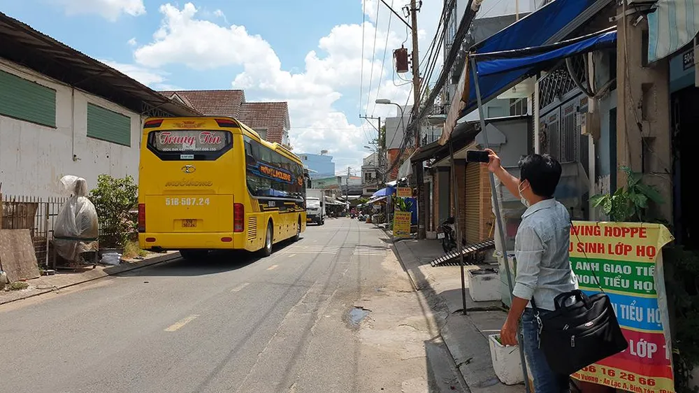 Khu vực bị trộm bẻ gương là con hẻm trên đường Kinh Dương Vương, quận Bình Tân. Ảnh: NT