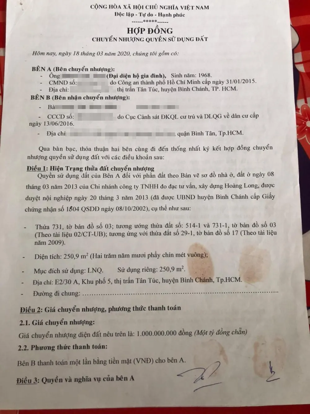 Giấy tay mua bán đất giữa ông T và bà K. Ảnh: NT