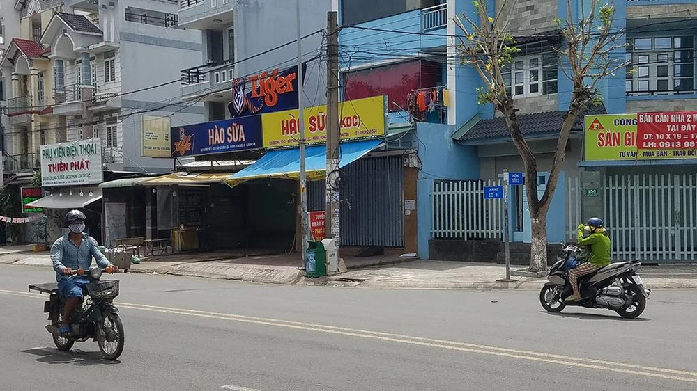 Quán ăn nằm trên đường số 3, quận Bình Tân. Ảnh: NT Quán ăn nằm trên đường số 3, quận Bình Tân. Ảnh: NT