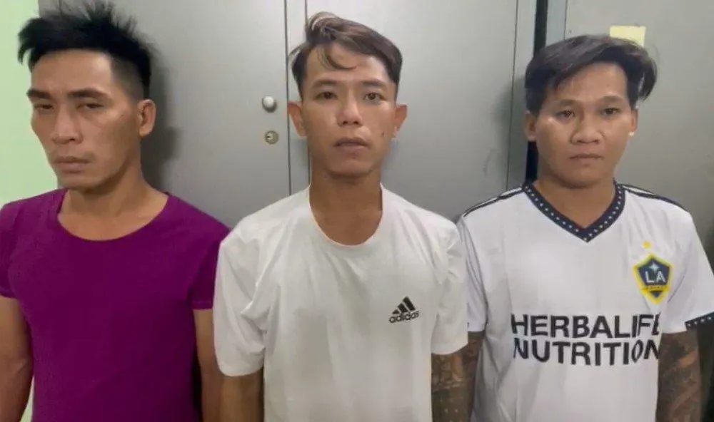 Xinh, Tâm và Thành (từ trái qua) tại cơ quan điều tra. Ảnh: CA