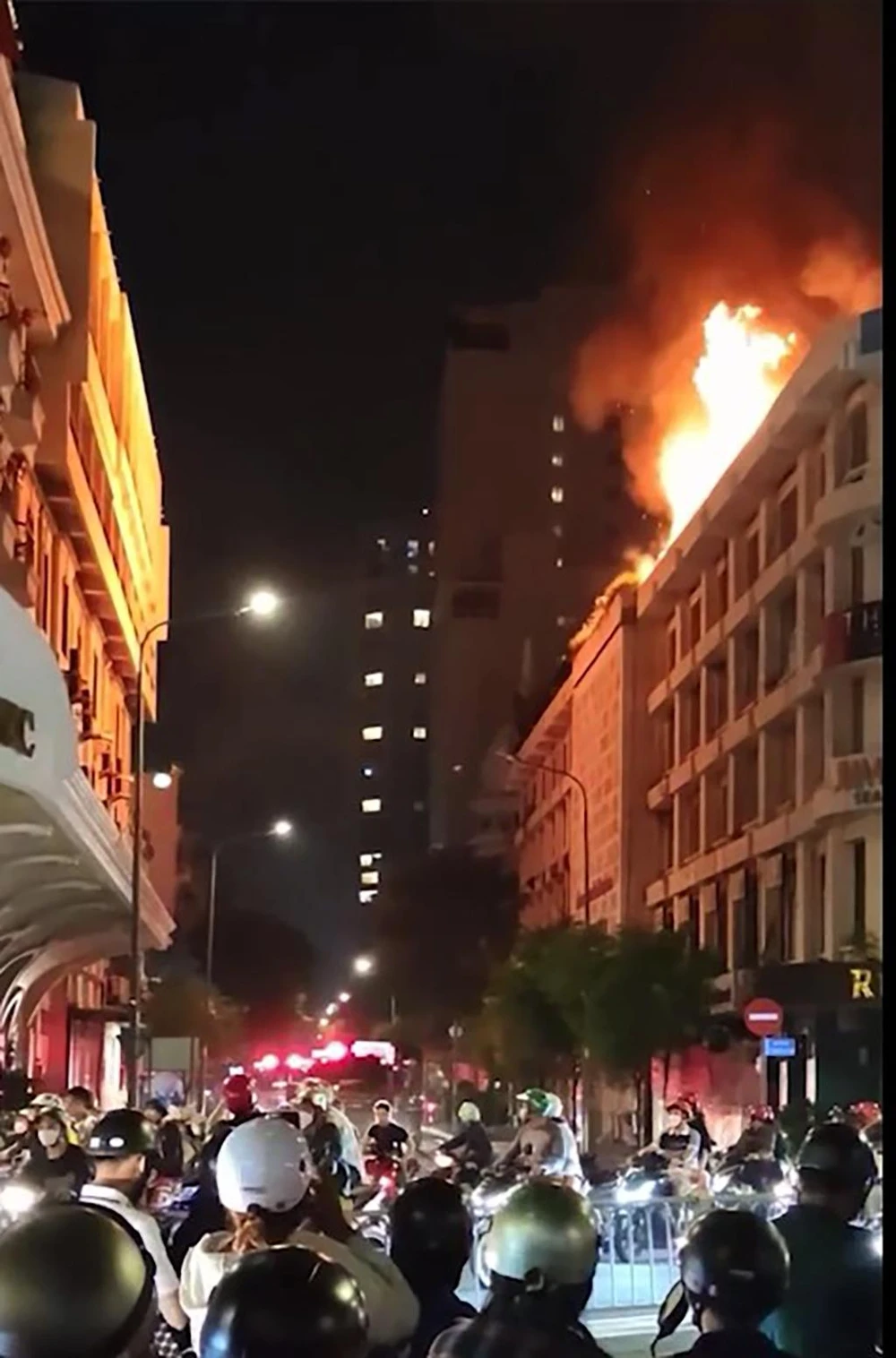 Cháy nổ khiến người dân khu vực một phen náo loạn. Ảnh: HT