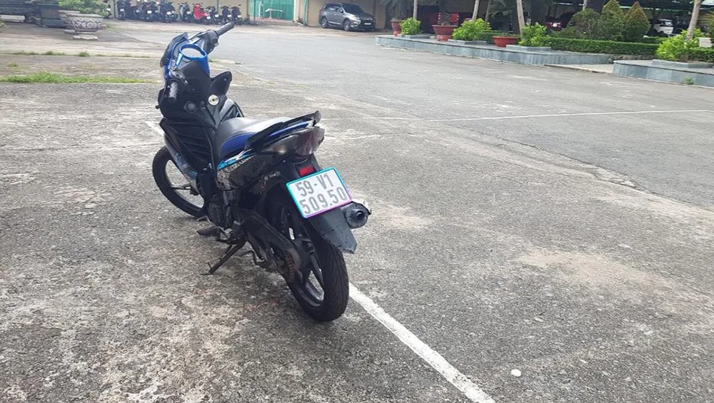 Chiếc xe máy tang vật nhóm này dùng để đi cướp. Ảnh: CA