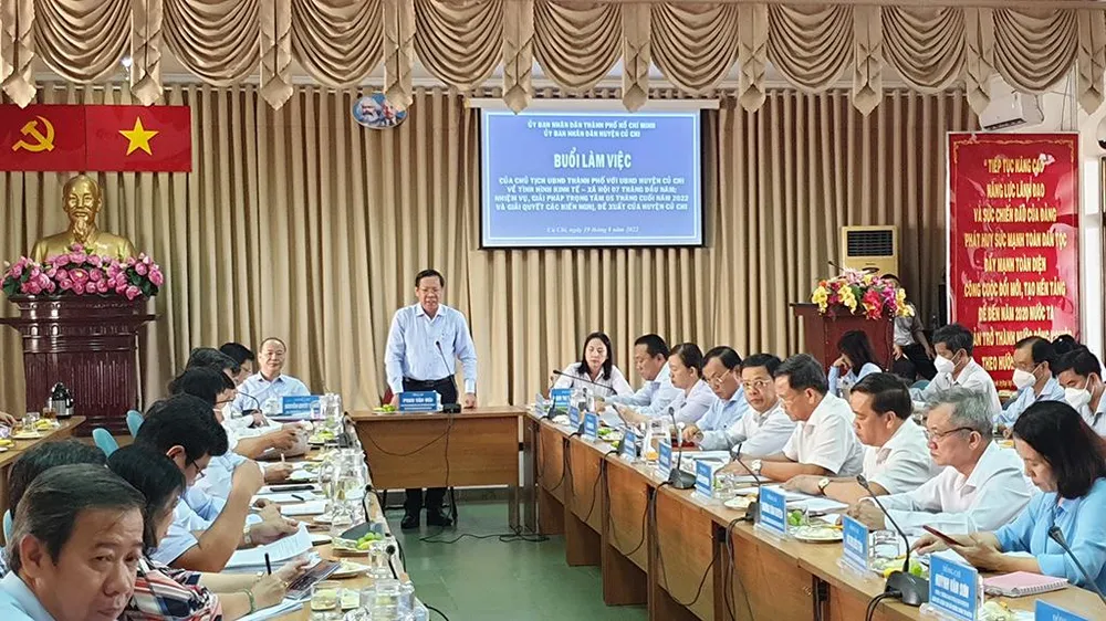 Ông Phan Văn Mãi, Chủ tịch UBND TP.HCM, tại buổi làm việc với UBND huyện Củ Chi chiều 19-8. Ảnh: NT Ông Phan Văn Mãi, Chủ tịch UBND TP.HCM, tại buổi làm việc với UBND huyện Củ Chi chiều 19-8. Ảnh: NT