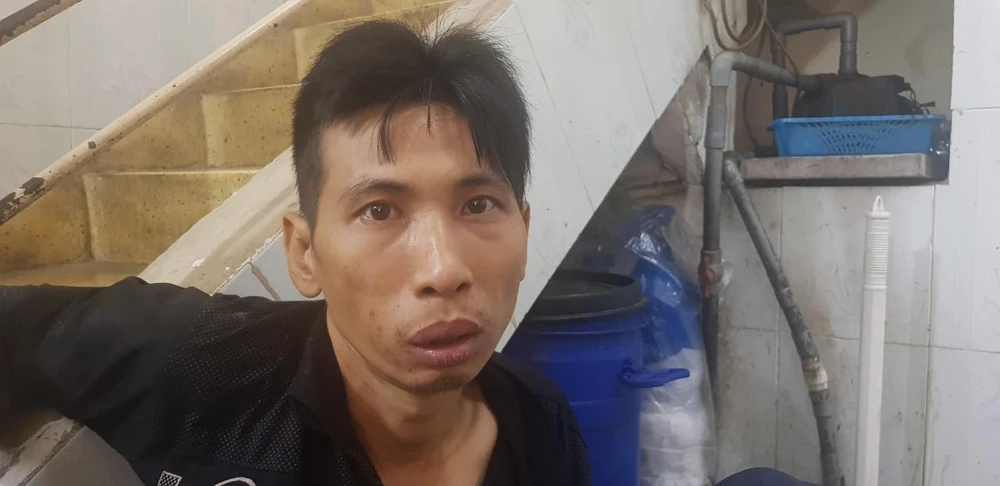 Vũ nhanh chóng bị bắt sau khi trộm đồng hồ nước. Ảnh: CA