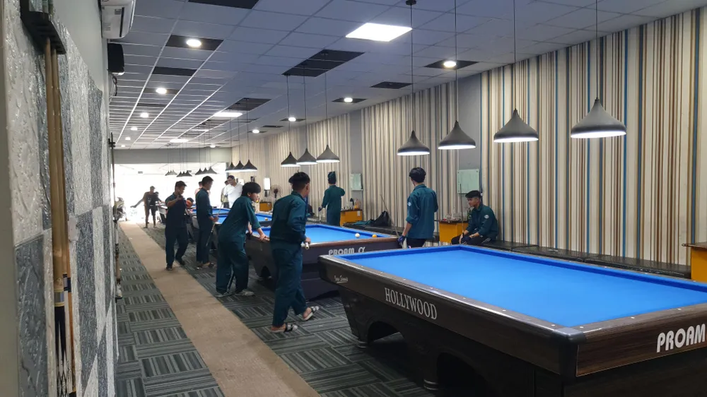 Tiệm bida trên đường Song Hành, xã Tân Xuân, huyện Hóc Môn. Ảnh: NT