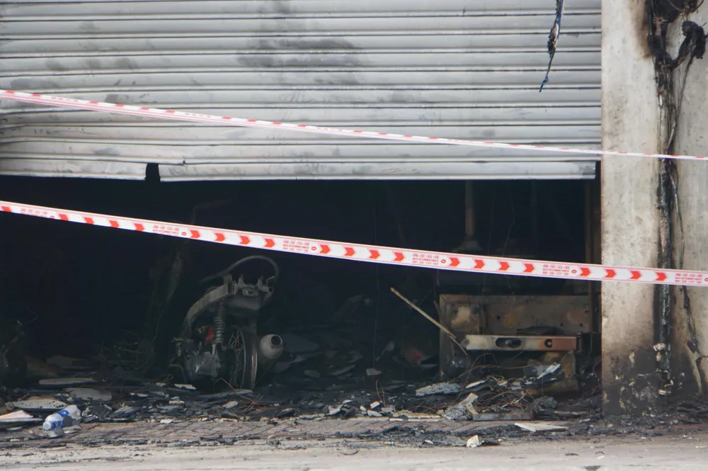 Đám cháy gây thiệt hại nhiều tài sản bên trong căn nhà. Ảnh: HT Đám cháy gây thiệt hại nhiều tài sản bên trong căn nhà. Ảnh: HT