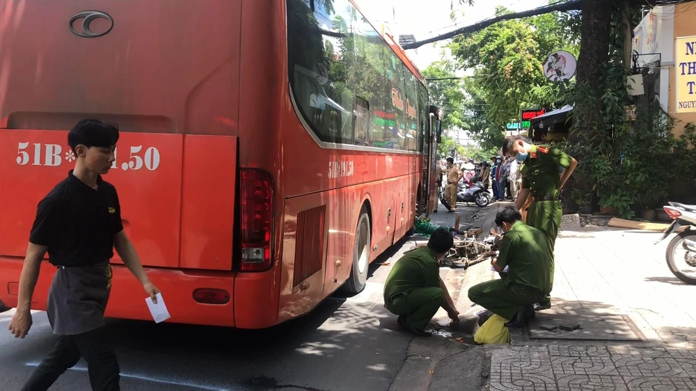 Công an sau đó phong tỏa hiện trường, khám nghiệm, điều tra nguyên nhân. Ảnh: HT