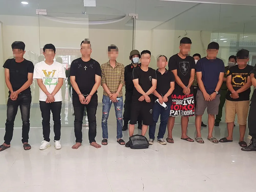 Ngoài ra, công an tạm giữ nhiều người liên quan để tiếp tục sàng lọc, làm rõ. Ảnh: CA Ngoài ra, công an tạm giữ nhiều người liên quan để tiếp tục sàng lọc, làm rõ. Ảnh: CA