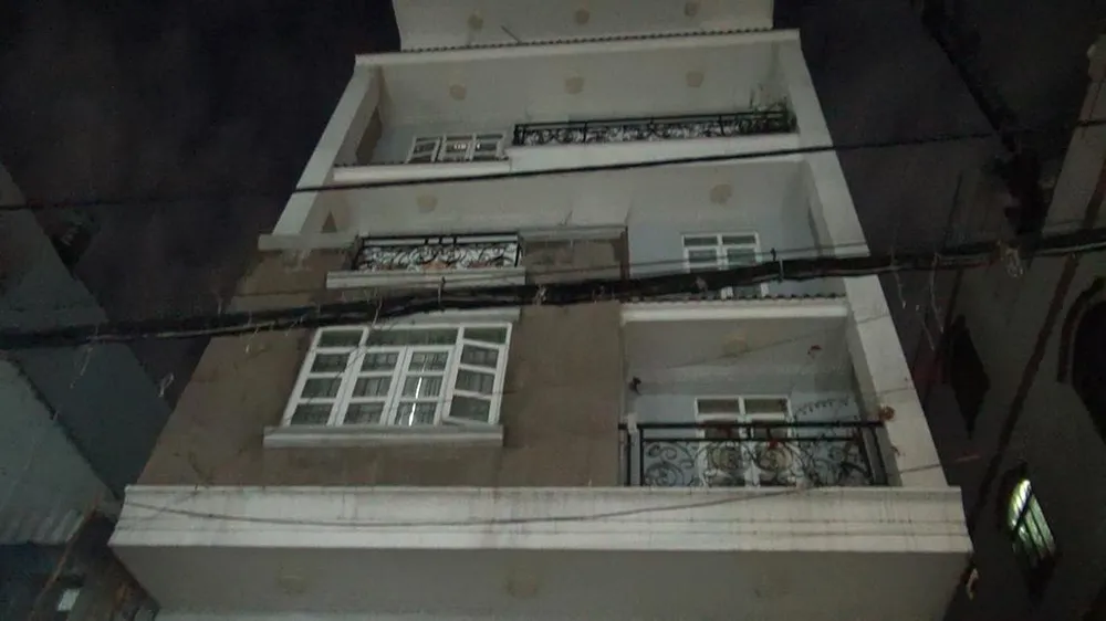 Hiện công an vẫn đang niêm phong căn nhà trên đường Trần Quang Quá, quận Tân Phú để phục vụ điều tra. Ảnh: NT Hiện công an vẫn đang niêm phong căn nhà trên đường Trần Quang Quá, quận Tân Phú để phục vụ điều tra. Ảnh: NT