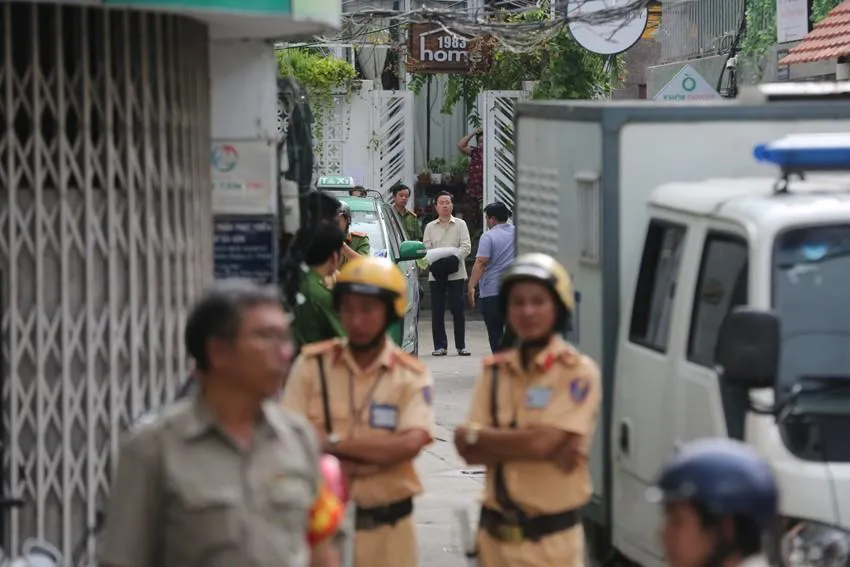 Công an sau đó đã thực nghiệm lại hiện trường vụ việc. Ảnh: NT