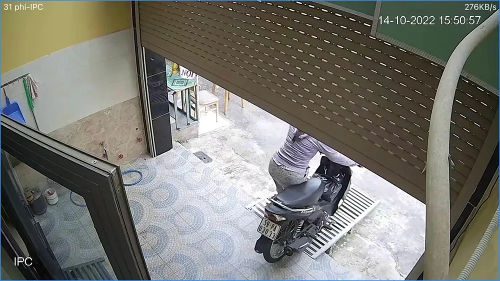 Theo chủ nhà, bà D trước đó còn mượn một số tiền. Ảnh chụp từ clip