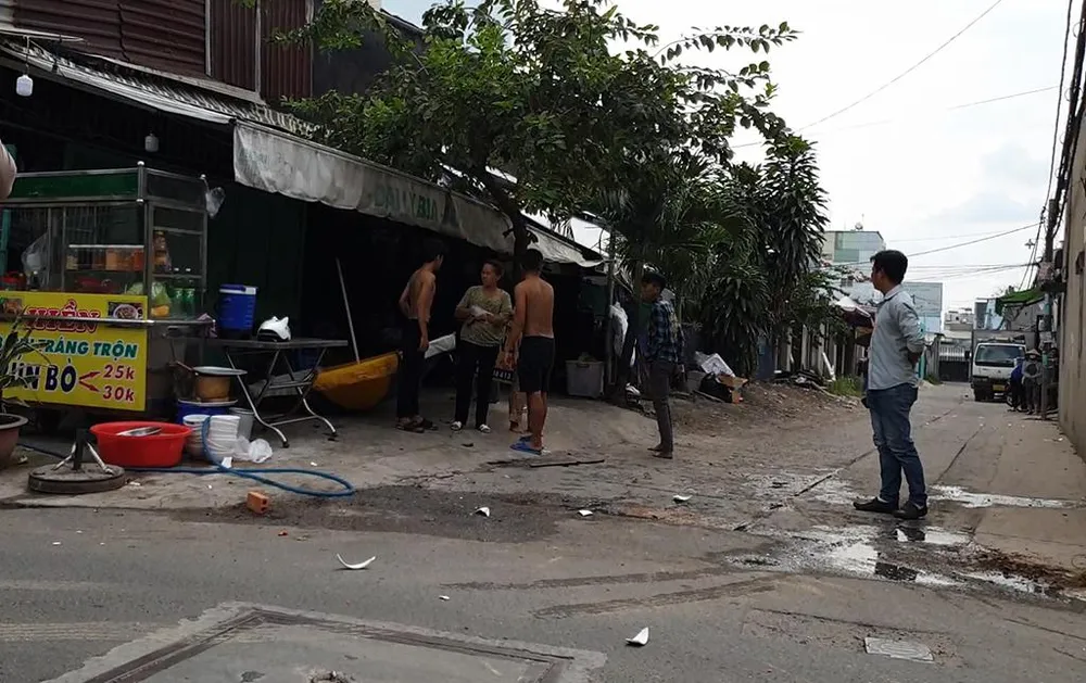 Vụ việc xảy ra tại quán ăn trên đường số 19, phường Bình Hưng Hòa A. Ảnh: NT