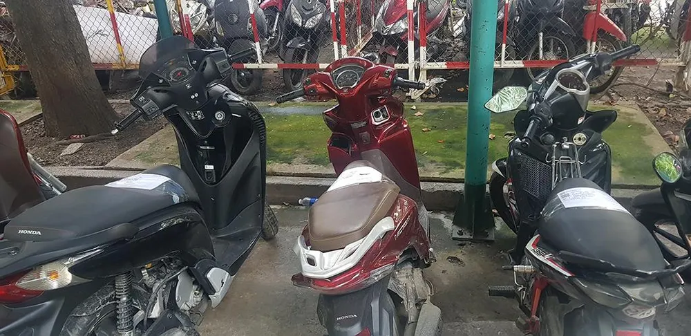 Xe máy tang vật trong vụ việc. Ảnh: CA