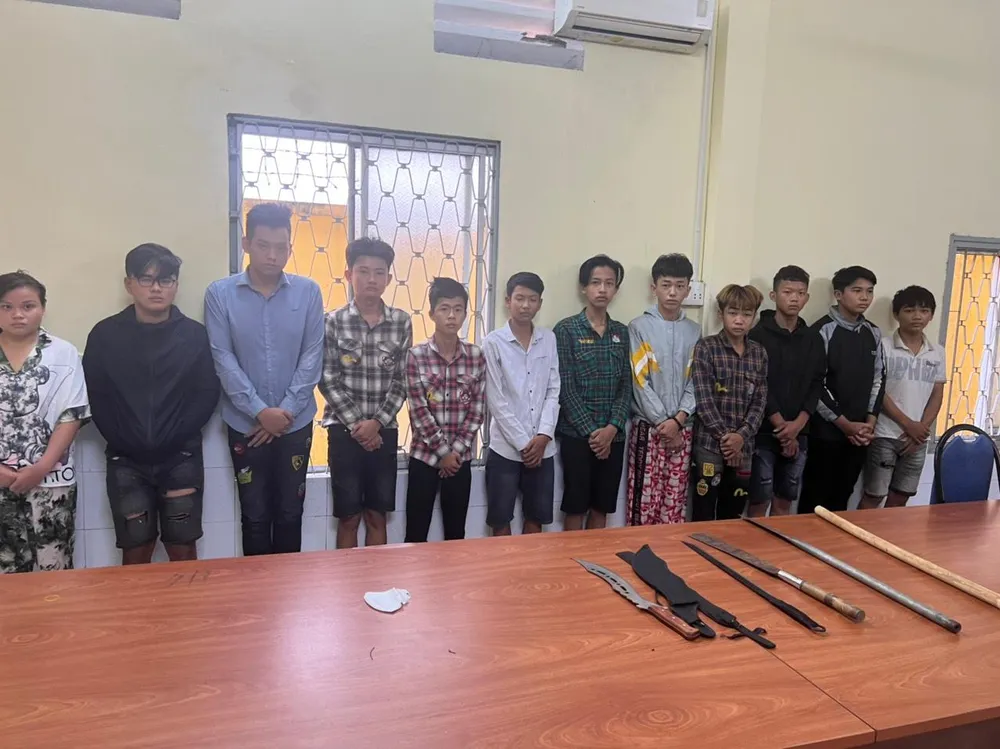 Công an huyện Hóc Môn nhanh chóng xác định, truy bắt nhóm thanh niên cầm hung khí chém người trên địa bàn. Ảnh: CA