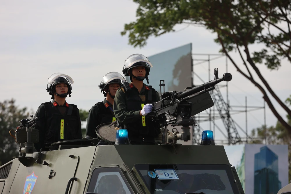 Nhiều trang thiết bị hiện đại được huy động tham gia diễn tập.