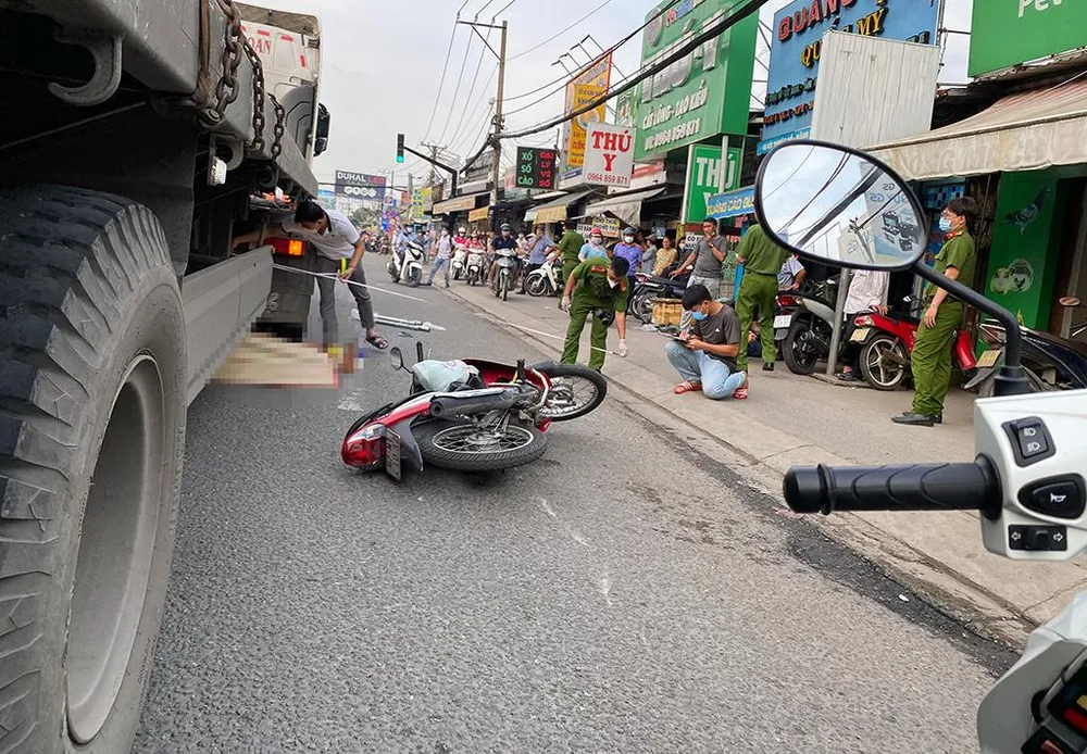 Ảnh hưởng từ tai nạn khiến giao thông qua khu vực gặp khó khăn. Ảnh: HT