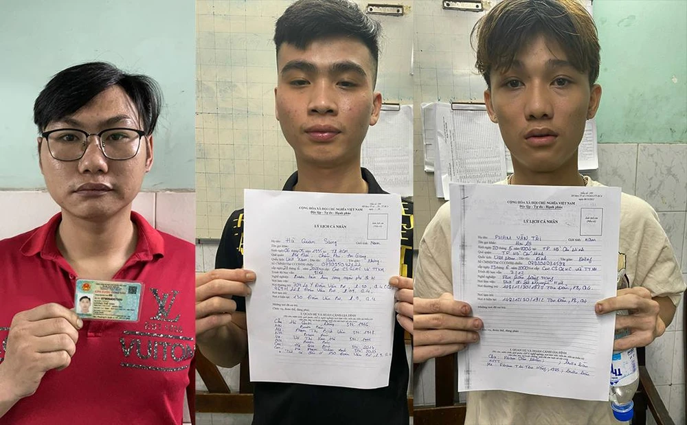 Vinh, Sang và Tài tại cơ quan điều tra. Ảnh: CA