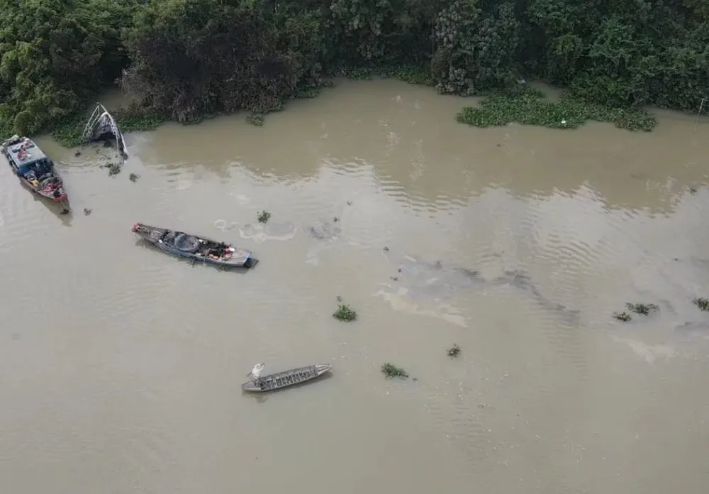 du-thuyen-bi-chay-tren-song-sai-gon-duoc-truc-vot trục vớt du thuyền bị cháy trên sông sài gòn