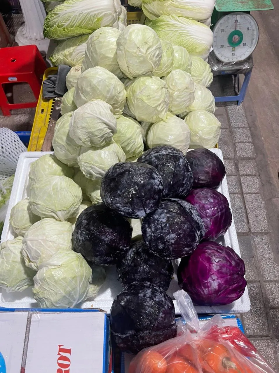 Phát hiện hơn 11 tấn rau củ trong bao bì chữ Trung Quốc lậu ở Chợ Bình Điền rau-cu-trung-quoc-o-cho-binh-dien