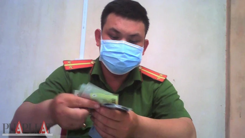 bat-tam-giam-trung-uy-cong-an-phuong-lap-chot-bat-xe-tren-tinh-lo