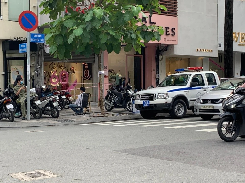 Công an phong tỏa hiện trường, khám nghiệm điều tra vụ án mạng. Ảnh: HT