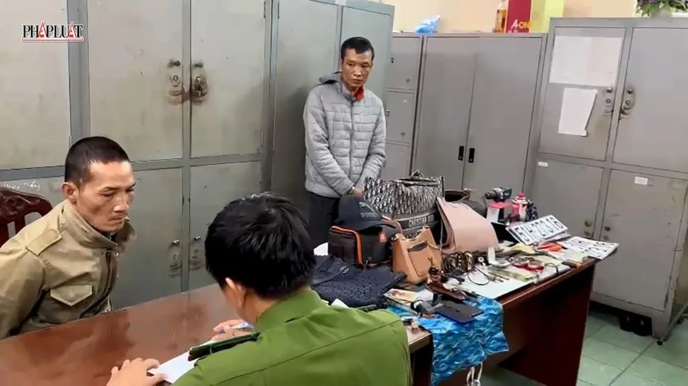 Nhóm trộm lái ô tô chuyên đột nhập biệt thự từ Nghệ An vào TP.HCM bat-bang-trom-tu-nghe-an-vao-tphcm-trom-o-da-nang