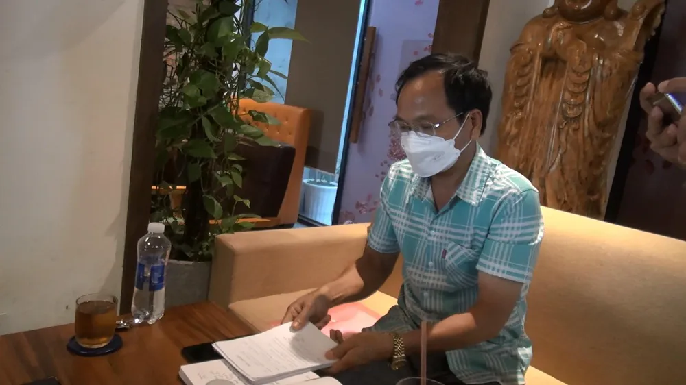 Anh Quang cho biết sau khi làm hợp đồng cho thuê xe tự lái, nam thanh niên đã cắt định vị, liên lạc. Ảnh: NT Anh Quang cho biết sau khi làm hợp đồng cho thuê xe tự lái, nam thanh niên đã cắt định vị, liên lạc. Ảnh: NT