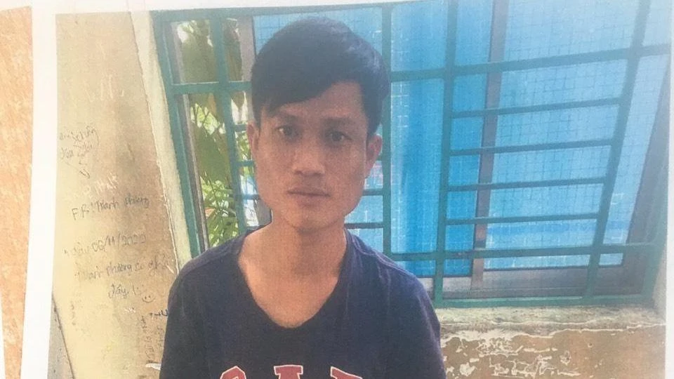 dam-bop-xong-cuop-tai-san-cua-co-gai-nhan-vien-binh-tan