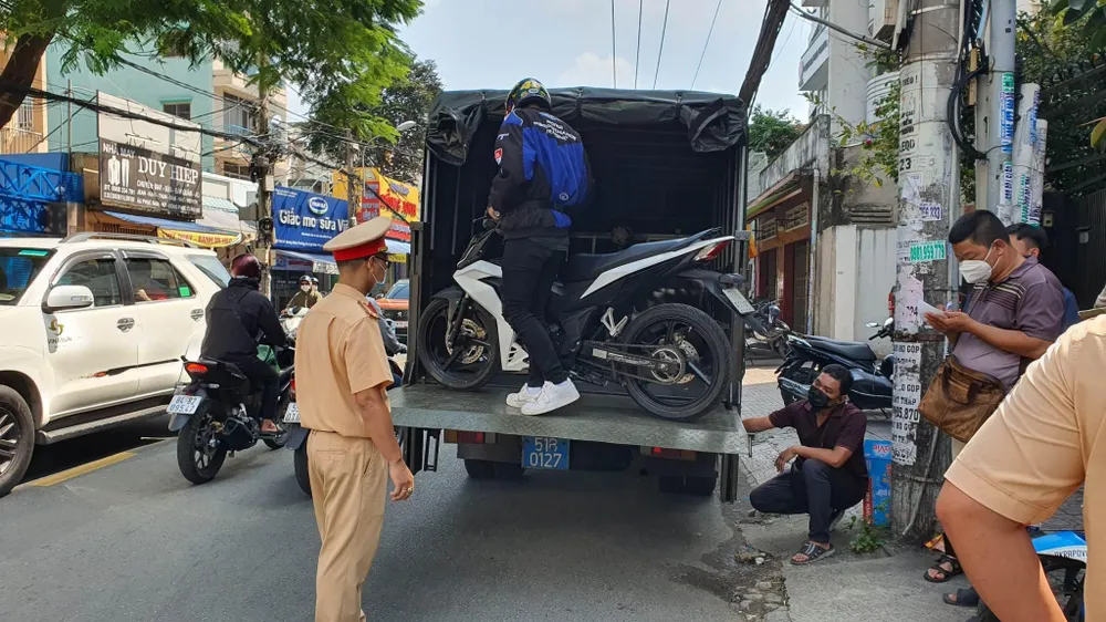 Tất cả các xe này được đưa về trụ sở công an để xác minh, làm rõ. Ảnh: NY Tất cả các xe này được đưa về trụ sở công an để xác minh, làm rõ. Ảnh: NY